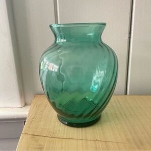 LAST CHANCE Green Swirled Glass Vase Accent 6” Tall Vintage Centerpiece Classic